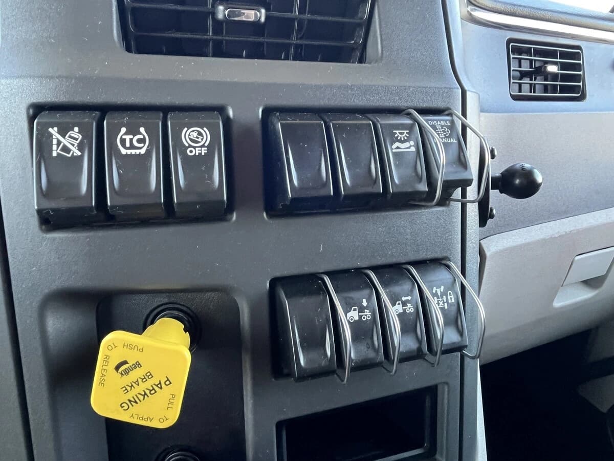 2023 Peterbilt 579 — photo 23