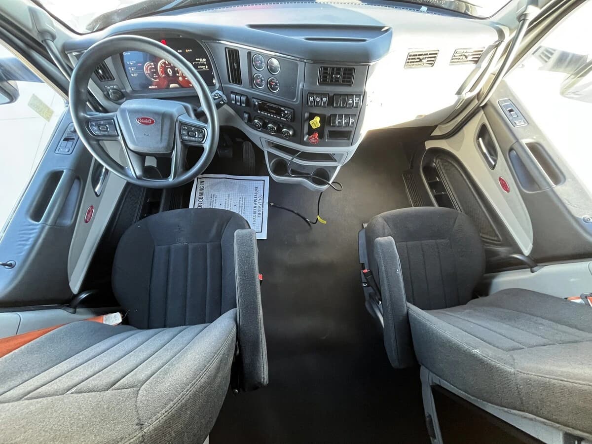 2023 Peterbilt 579 — photo 28