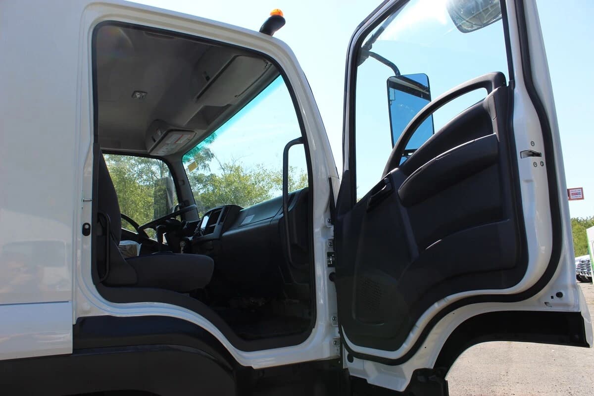 2025 Isuzu FVR — photo 23