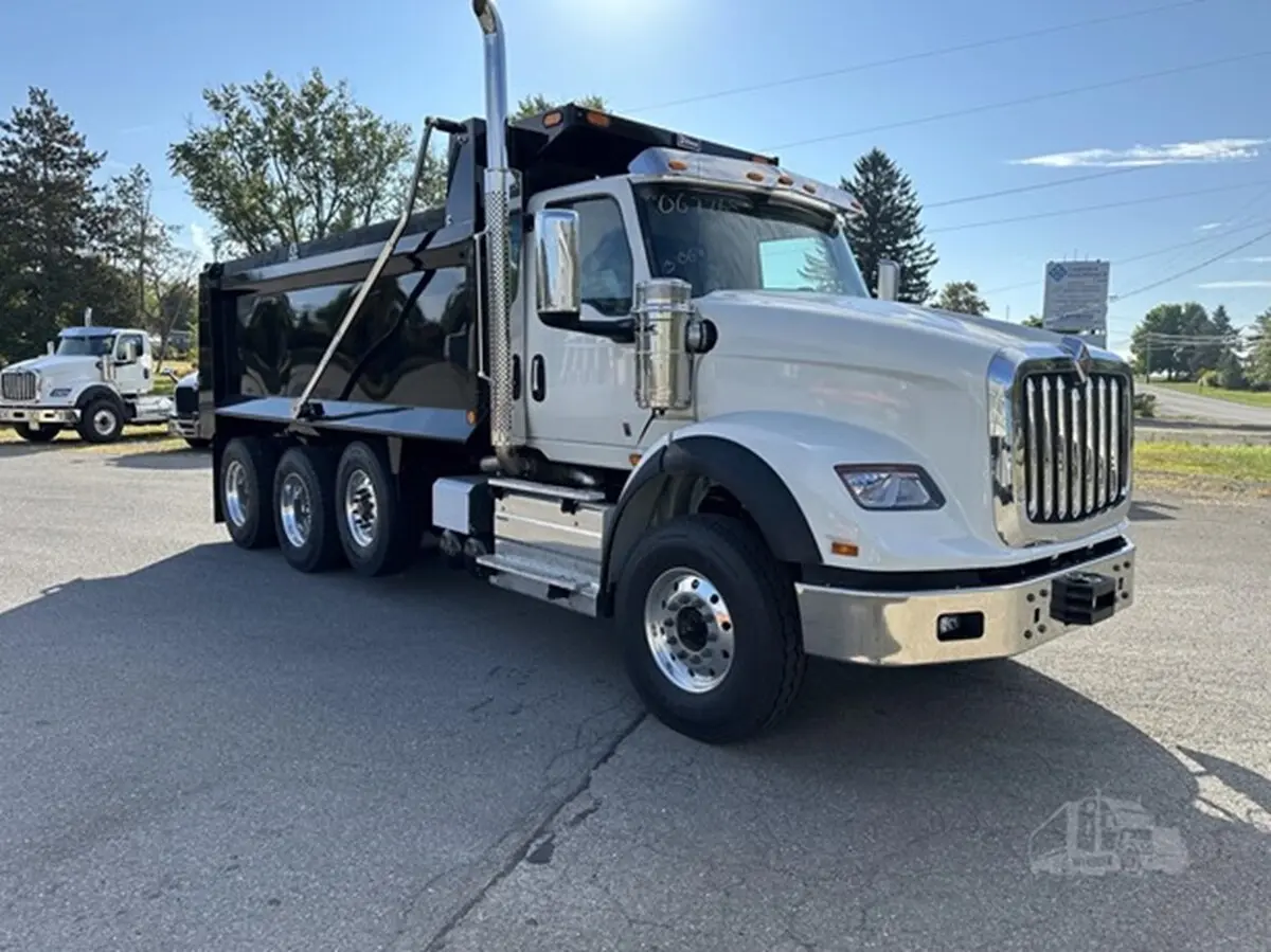 2026 International HX — photo 2