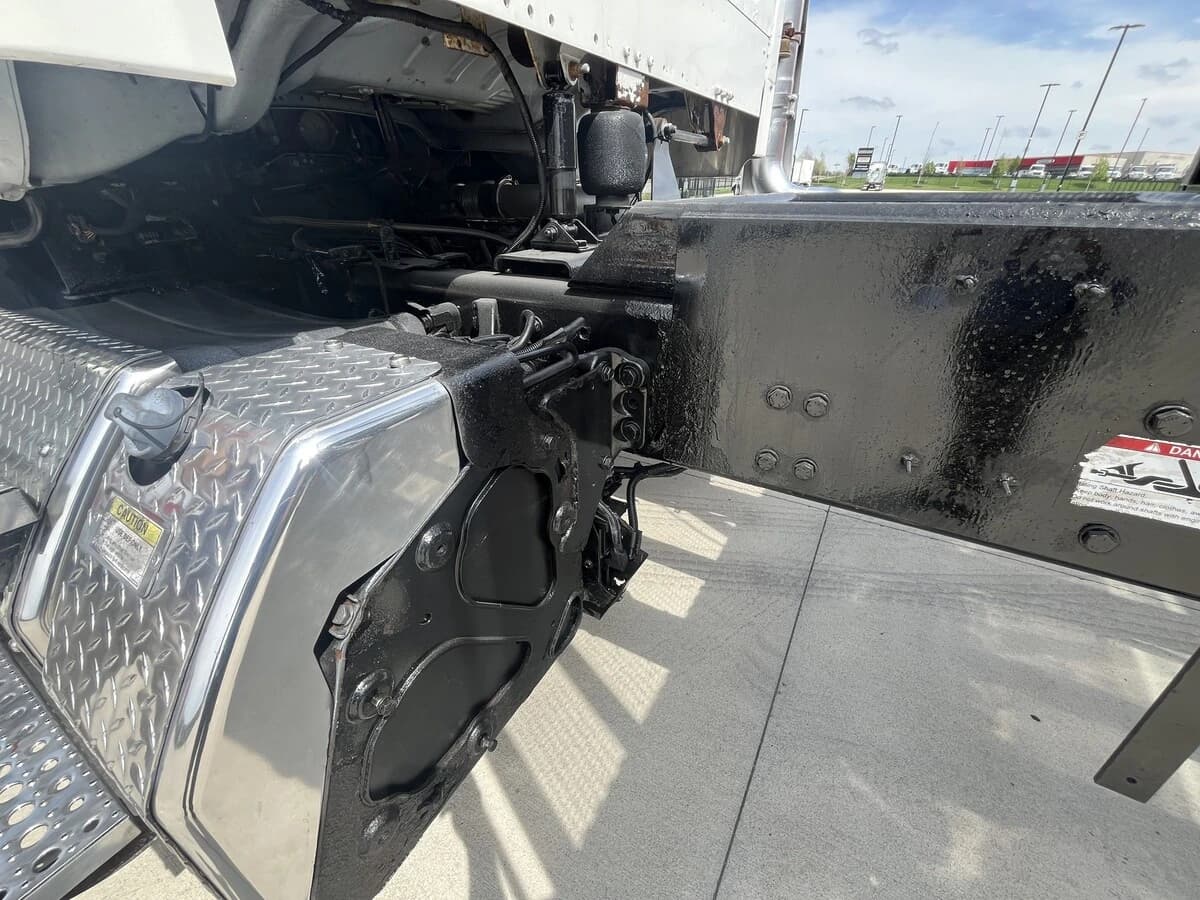 2017 Freightliner 114SD — photo 27