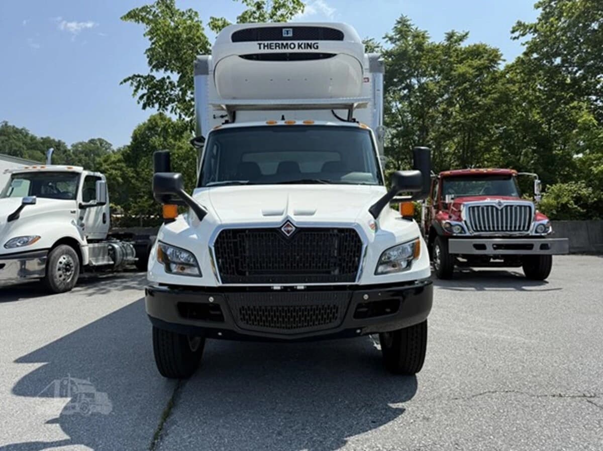 2025 International MV — photo 2