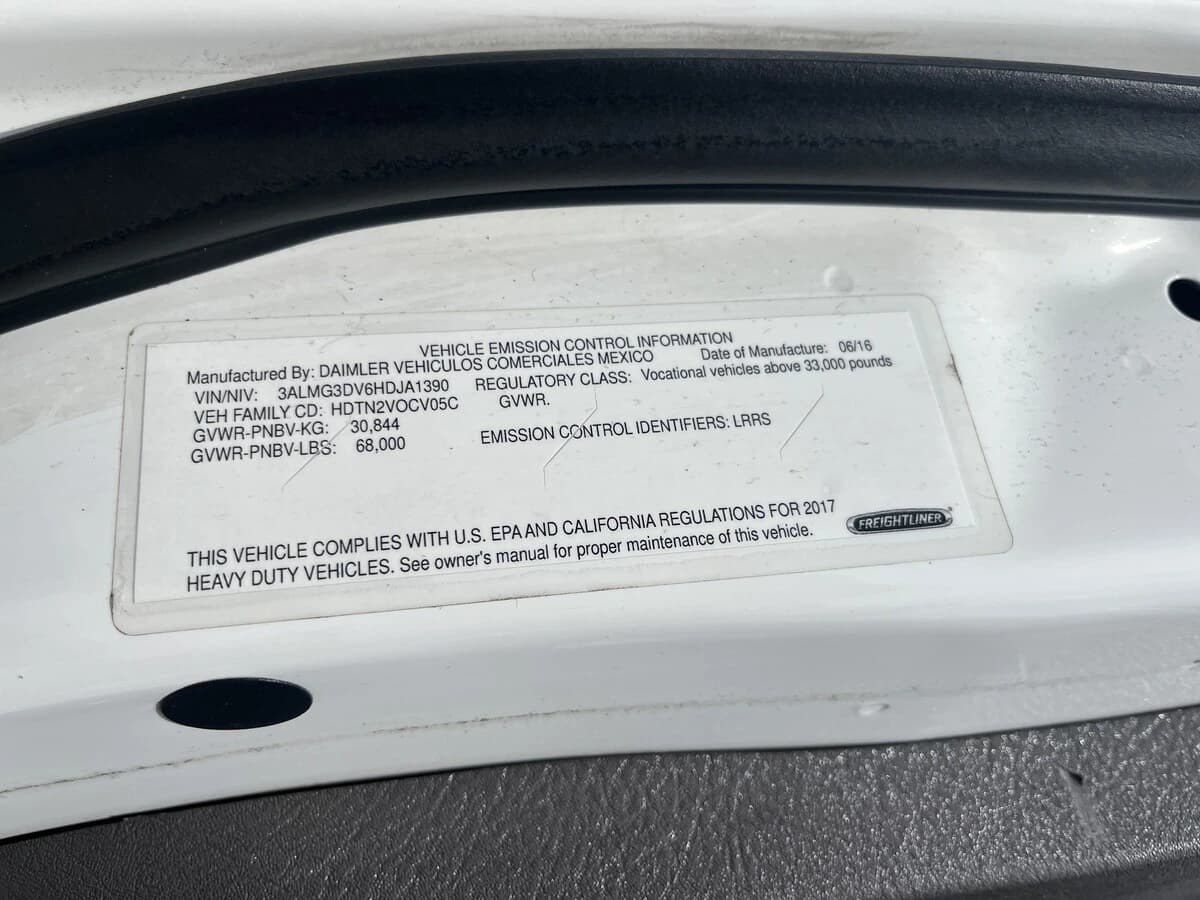 2017 Freightliner 114SD — photo 17