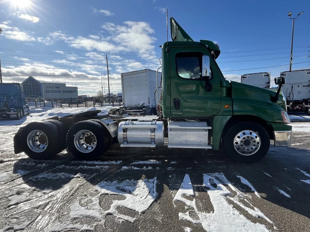 2012 Freightliner Cascadia — photo 5