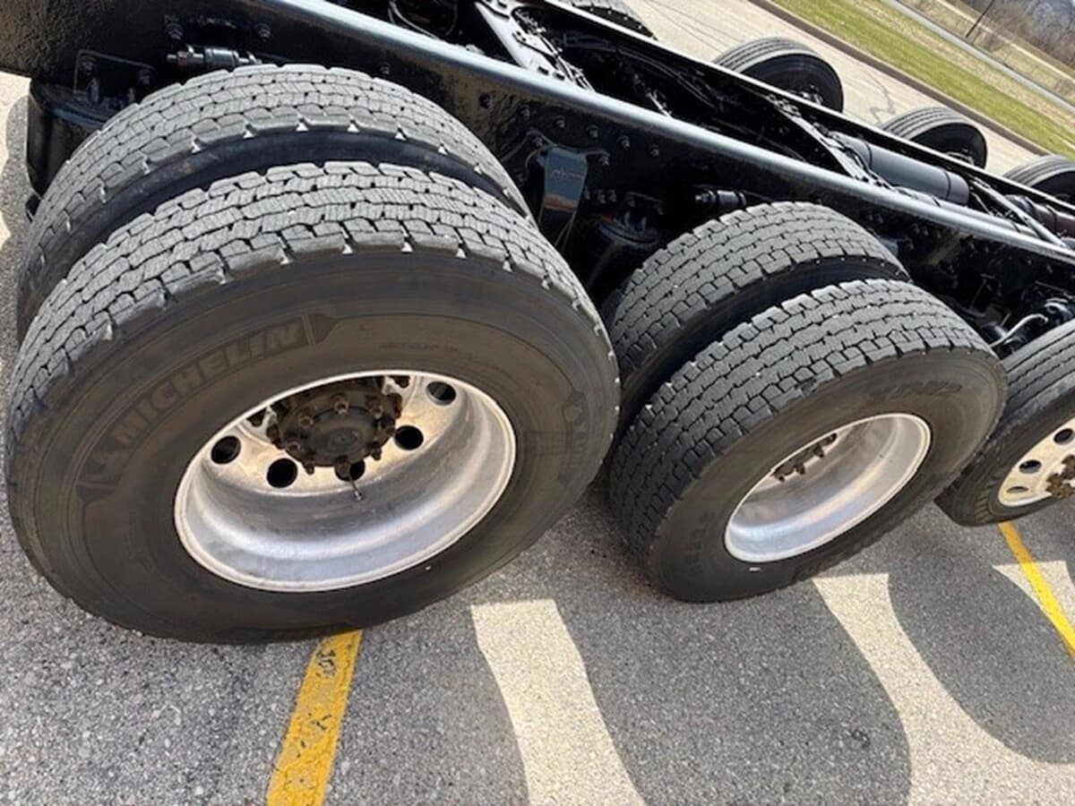 2021 Freightliner 122SD — photo 12