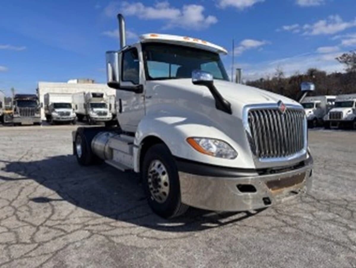 2021 International LT — photo 3
