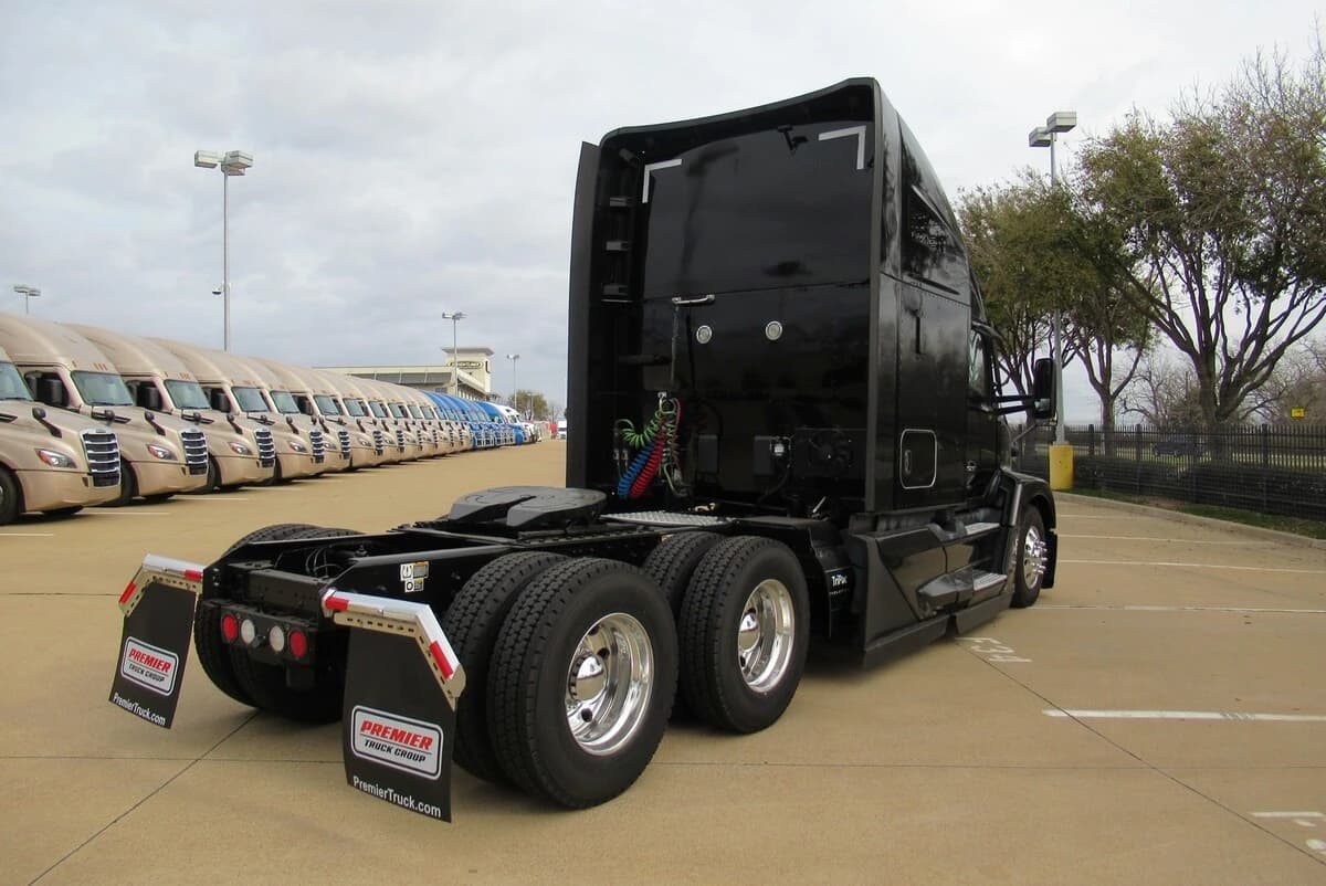 2023 Kenworth T680 — photo 4