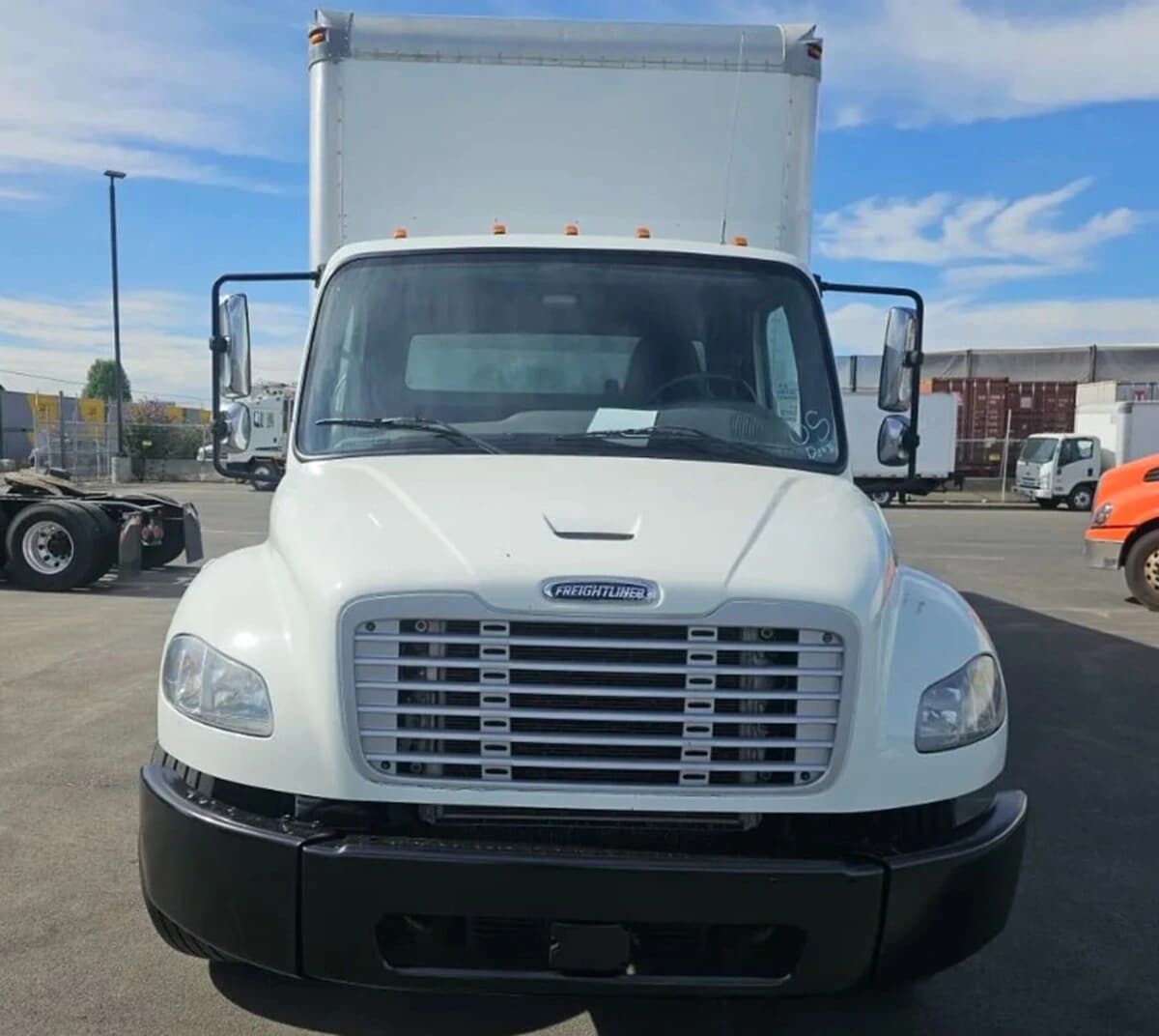 2019 Freightliner M2 106 — photo 2