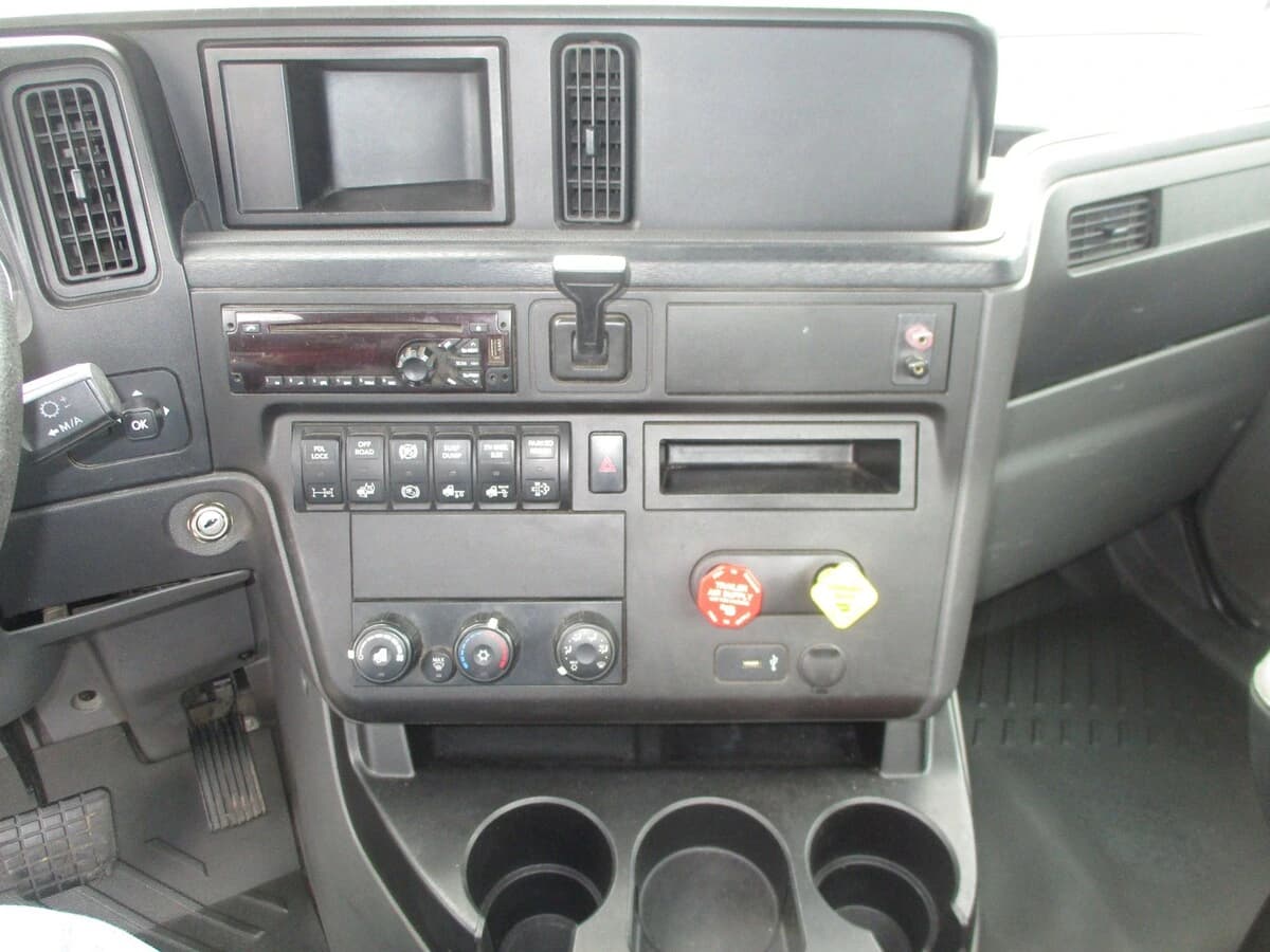 2019 International LT — photo 16