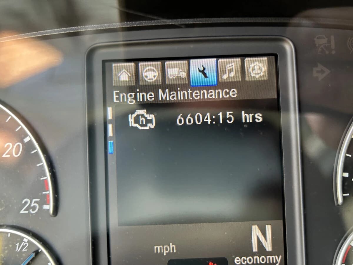 2025 Freightliner Cascadia — photo 26