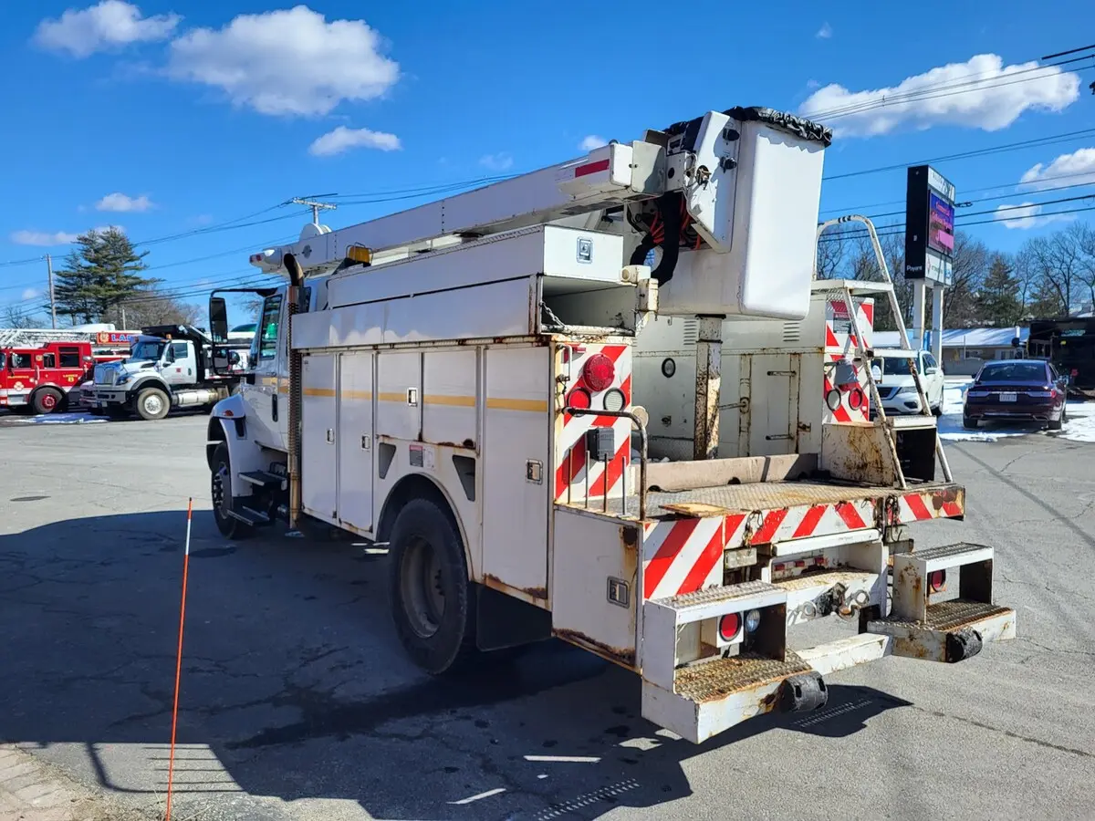 2010 International 4300 — photo 7