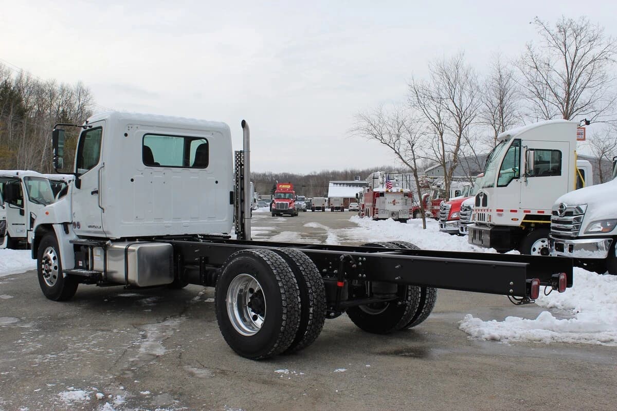 2025 Hino L7 — photo 7