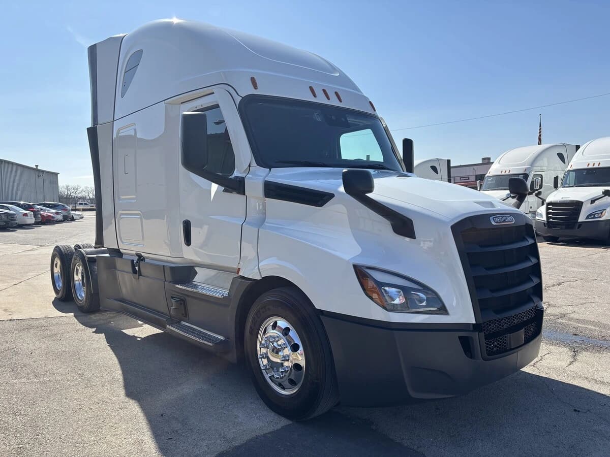 2024 Freightliner Cascadia — photo 3