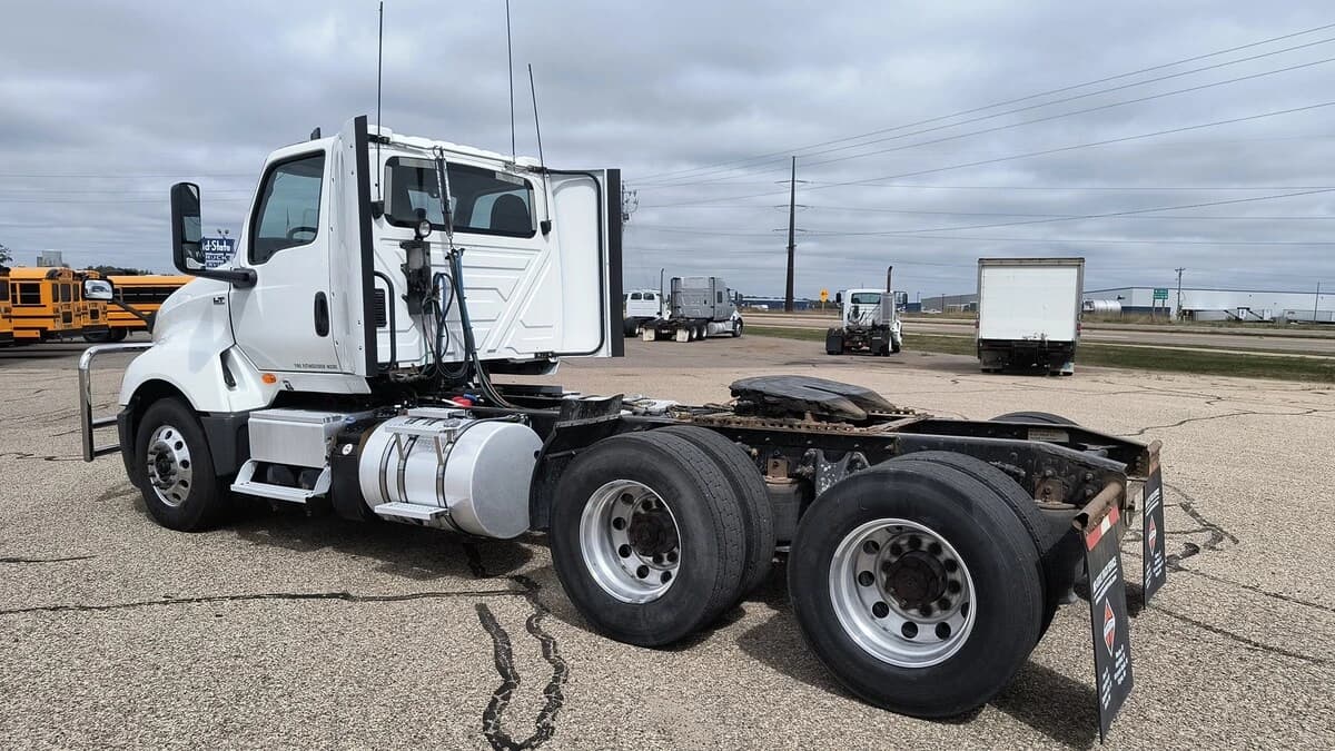 2018 International LT — photo 2