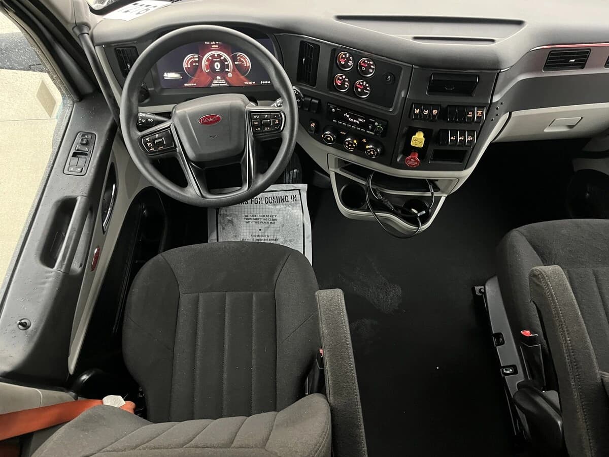 2023 Peterbilt 579 — photo 27