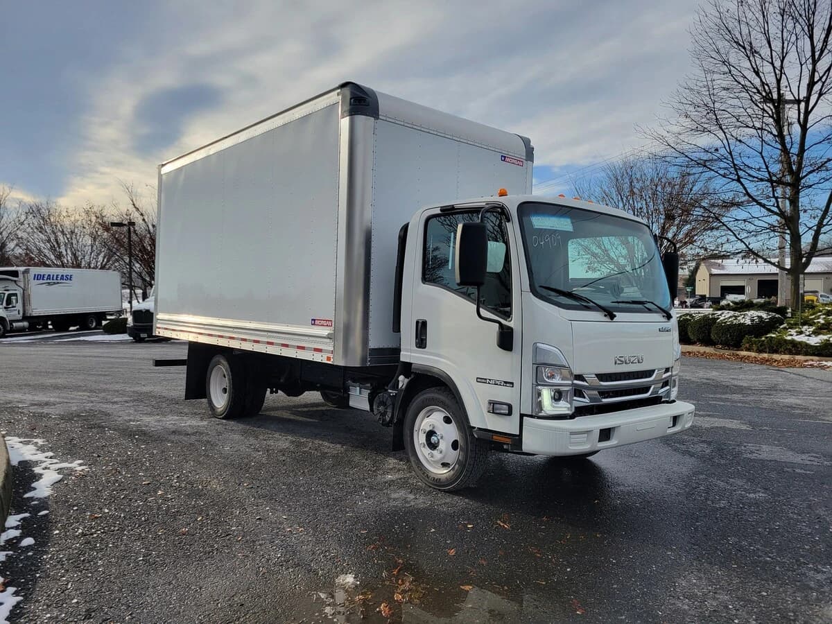 2025 Isuzu NPR — photo 4