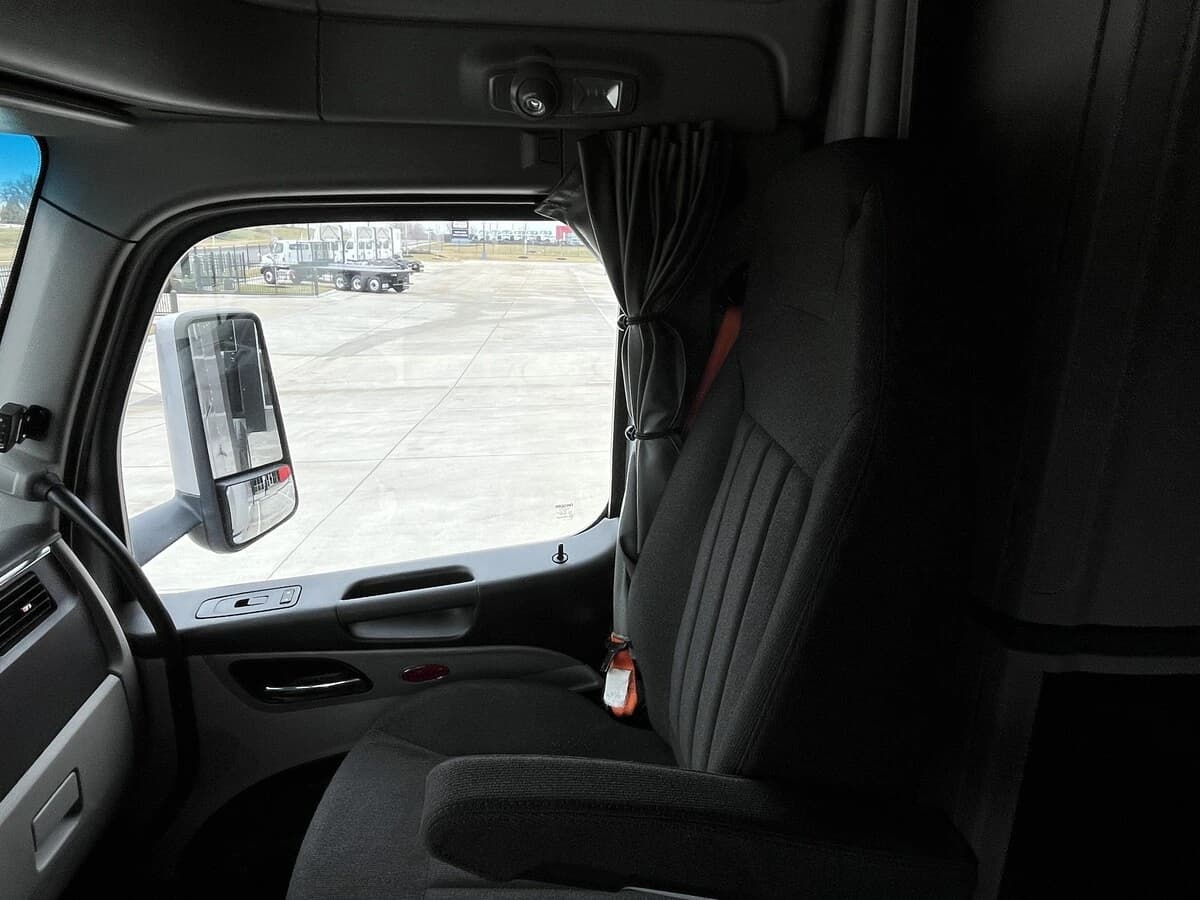 2023 Peterbilt 579 — photo 24