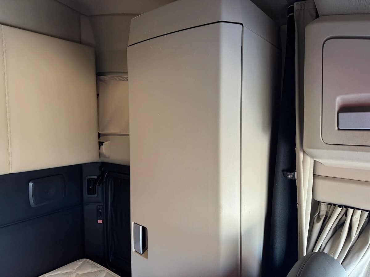 2023 Kenworth T680 — photo 25