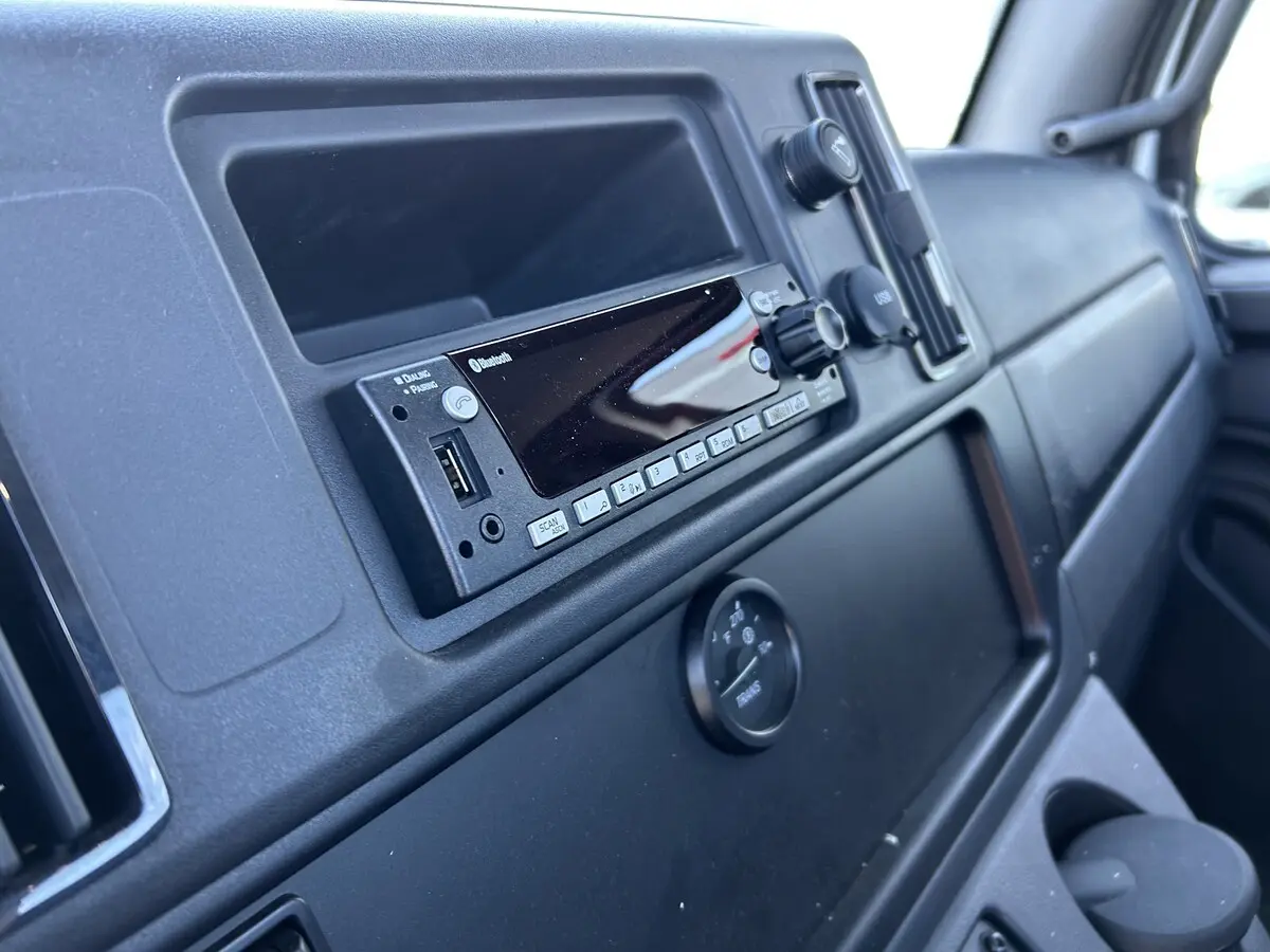 2025 Freightliner M2 106 — photo 9