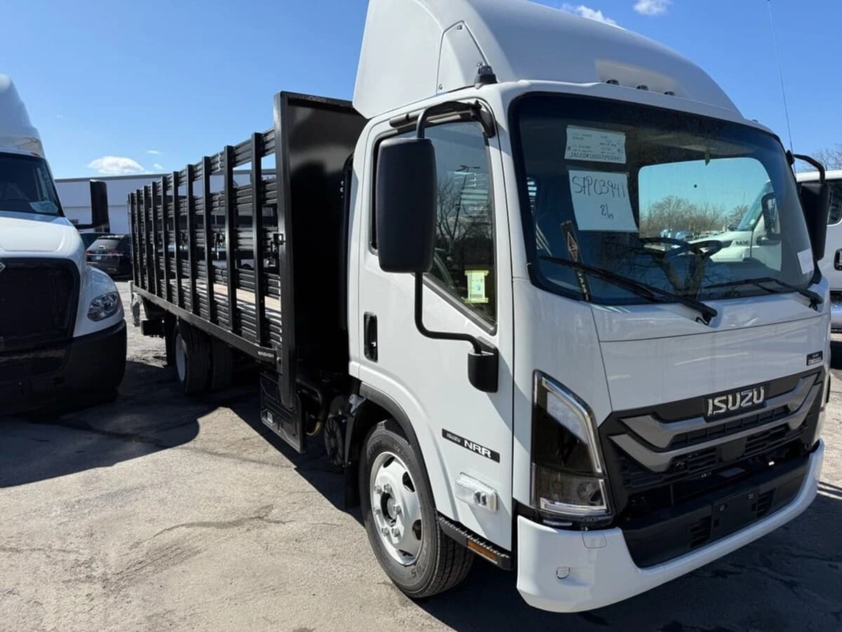 2025 Isuzu NRR — photo 2