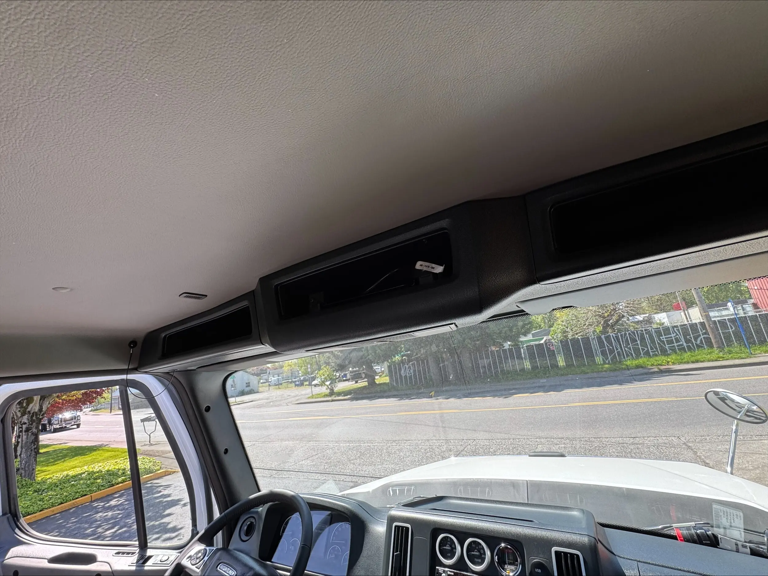 2025 Freightliner 108SD — photo 11