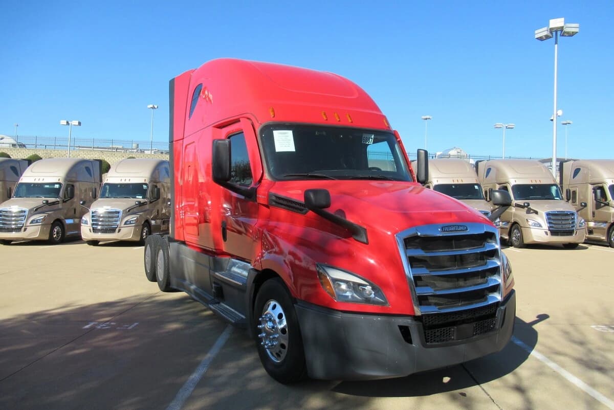 2023 Freightliner Cascadia — photo 2