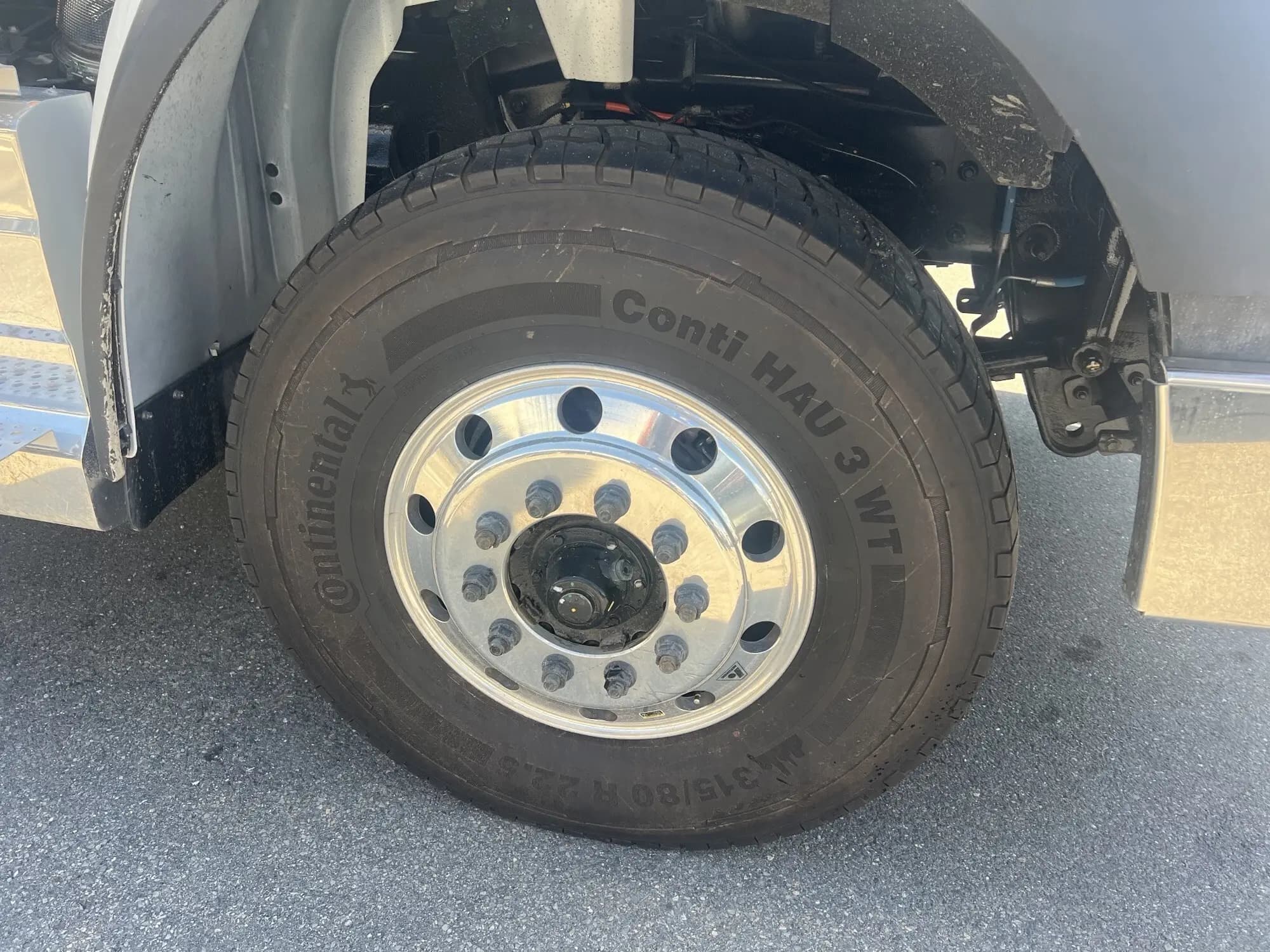 2026 International HX — photo 4