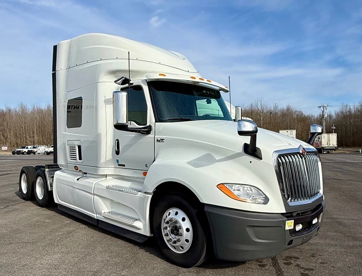 2021 International LT — photo 3