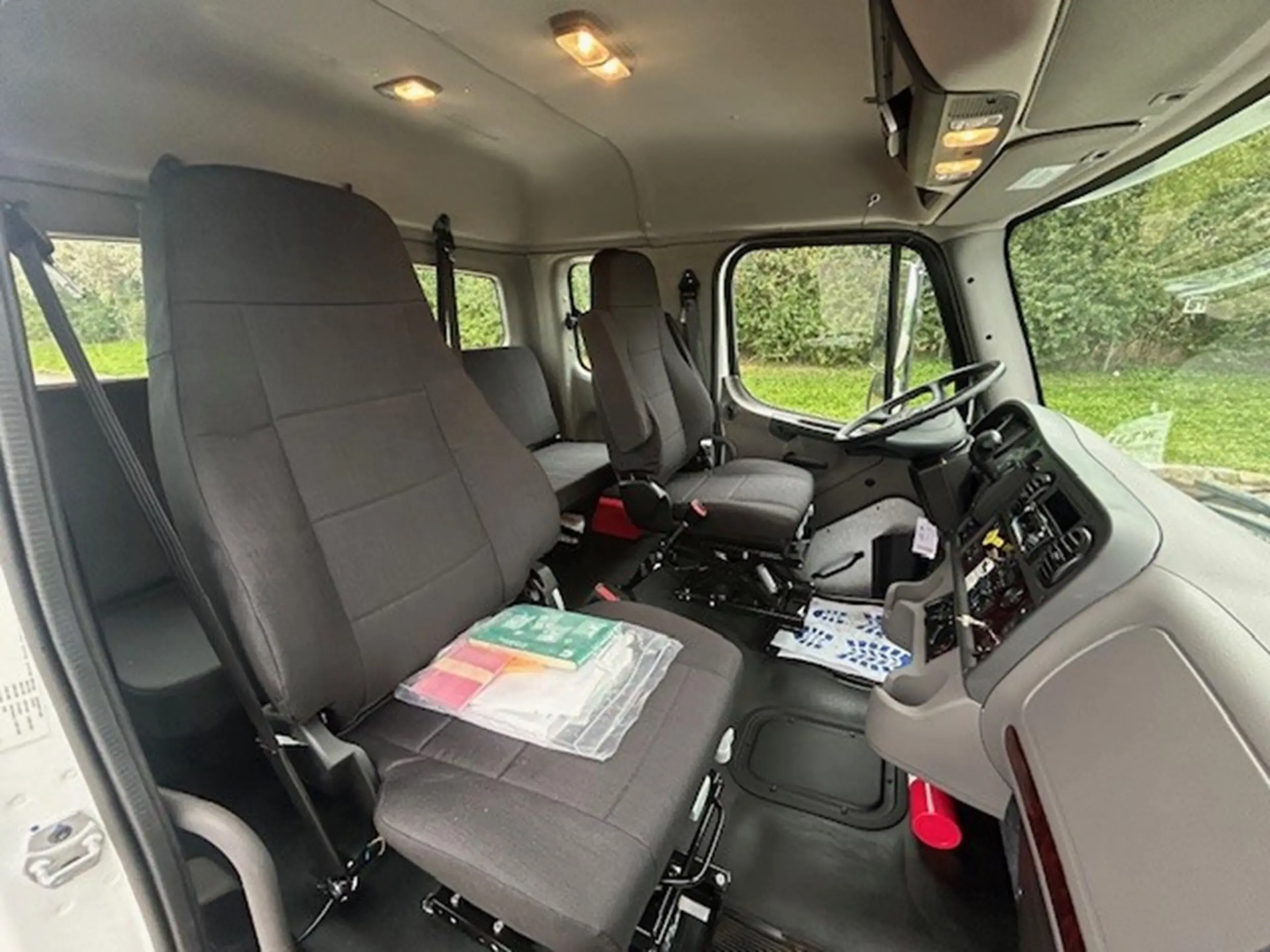 2026 Freightliner M2 106 — photo 7