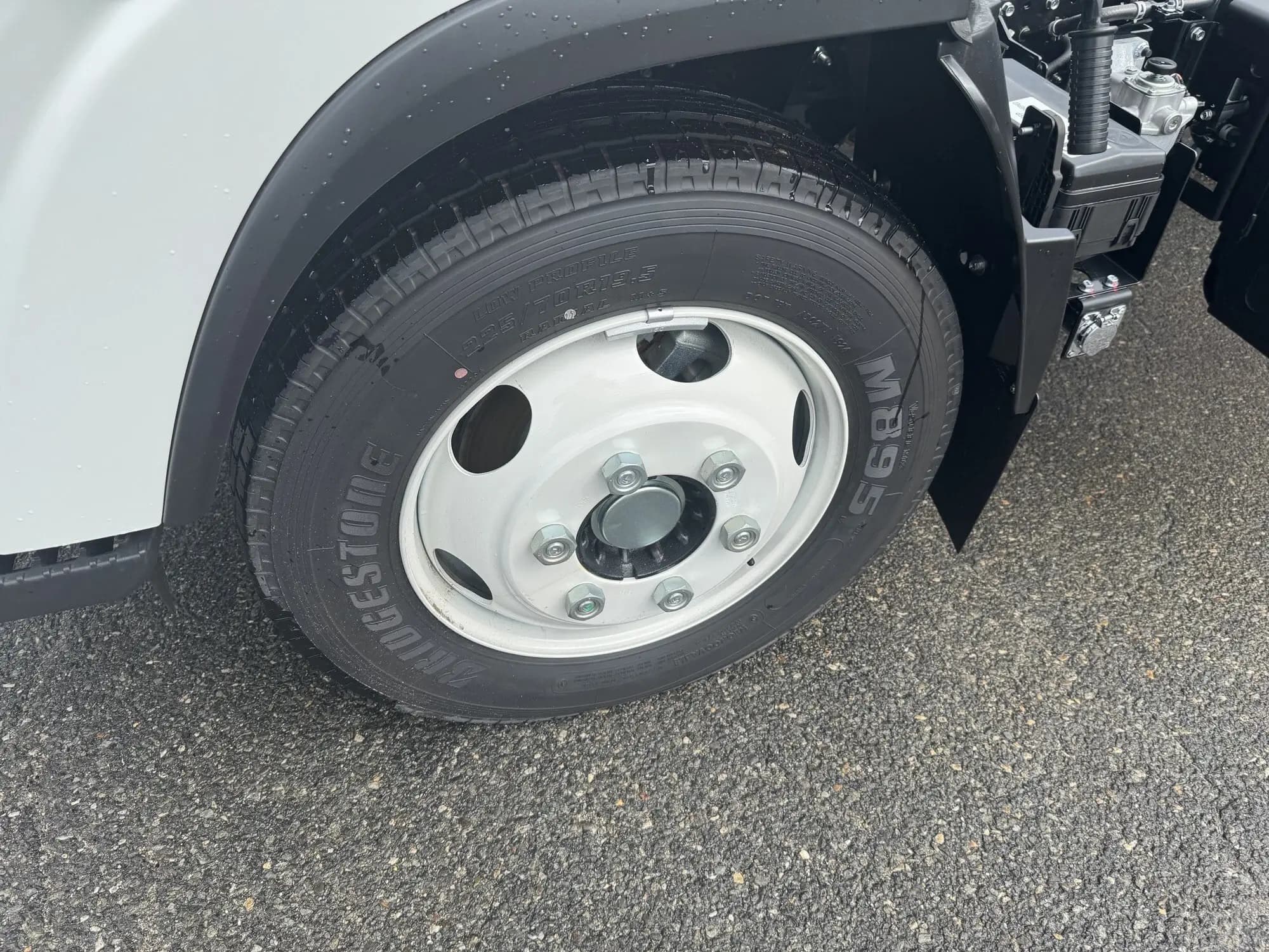 2025 Isuzu NRR — photo 8