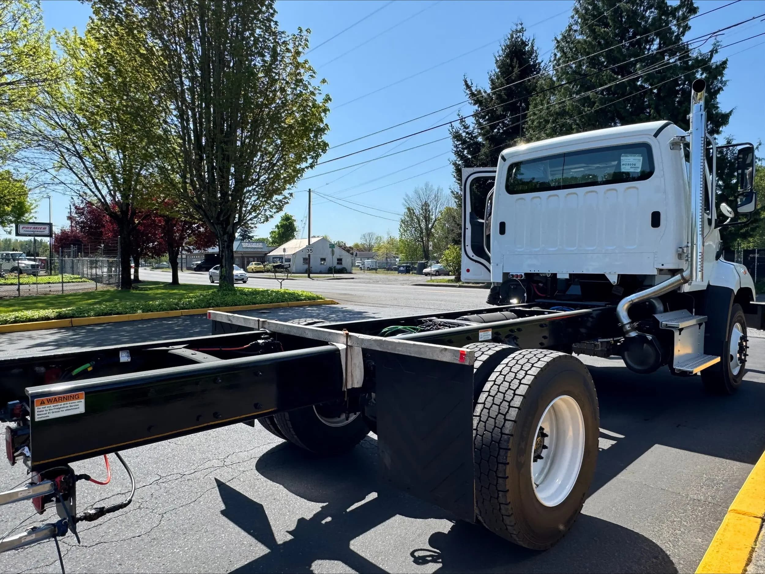 2025 Freightliner 108SD — photo 8