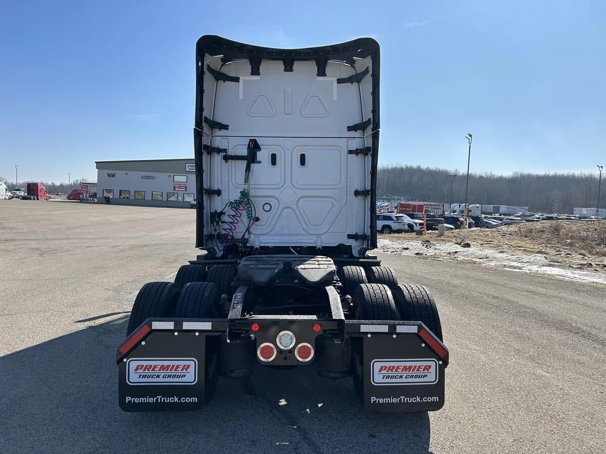 2026 Freightliner Cascadia — photo 6