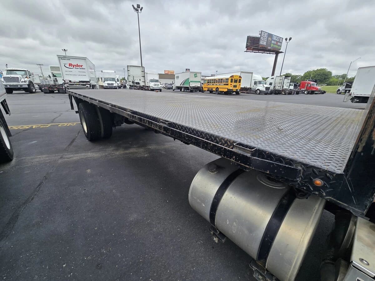 2017 International 4300 — photo 4