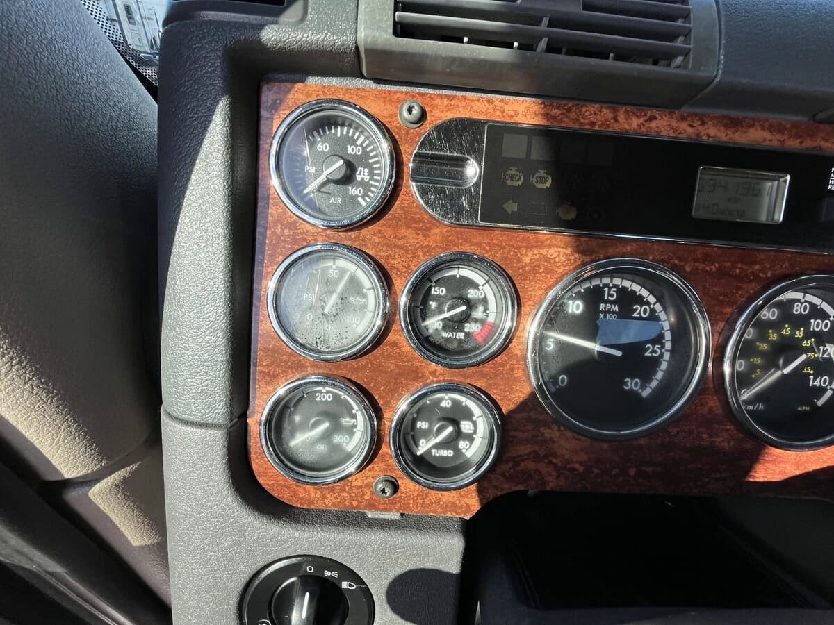 2012 Freightliner Cascadia — photo 30