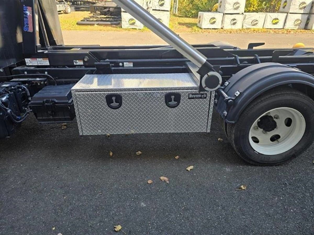 2024 Isuzu NRR — photo 8