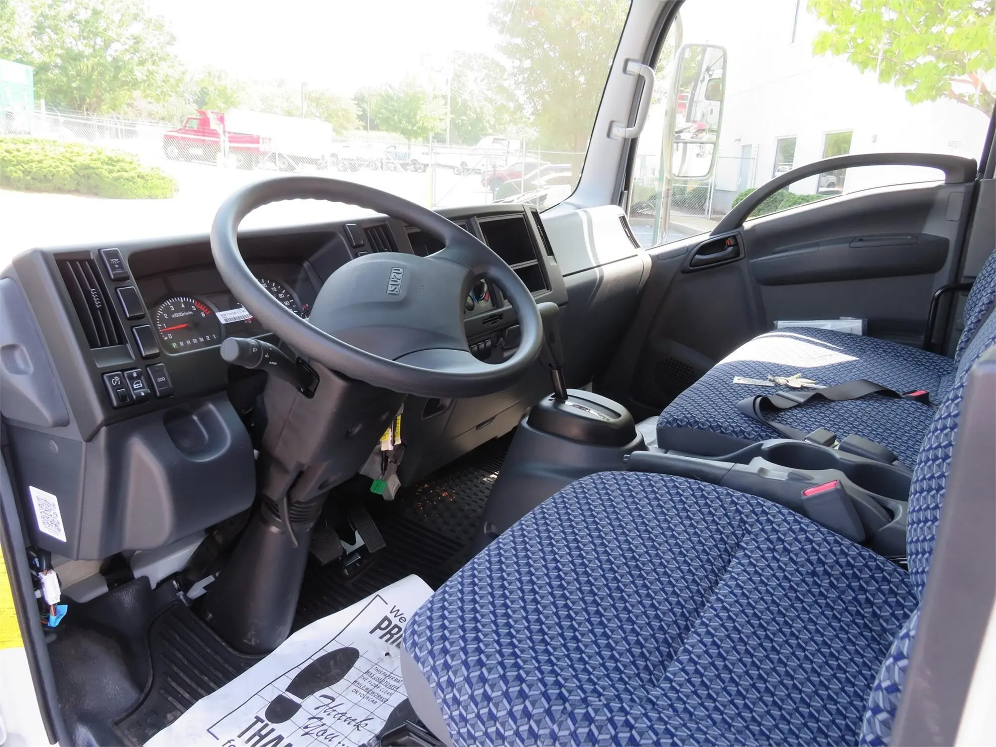 2024 Isuzu NPR — photo 8