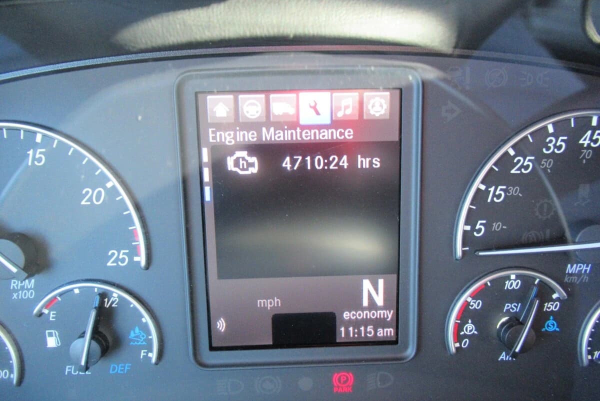 2025 Freightliner Cascadia — photo 21