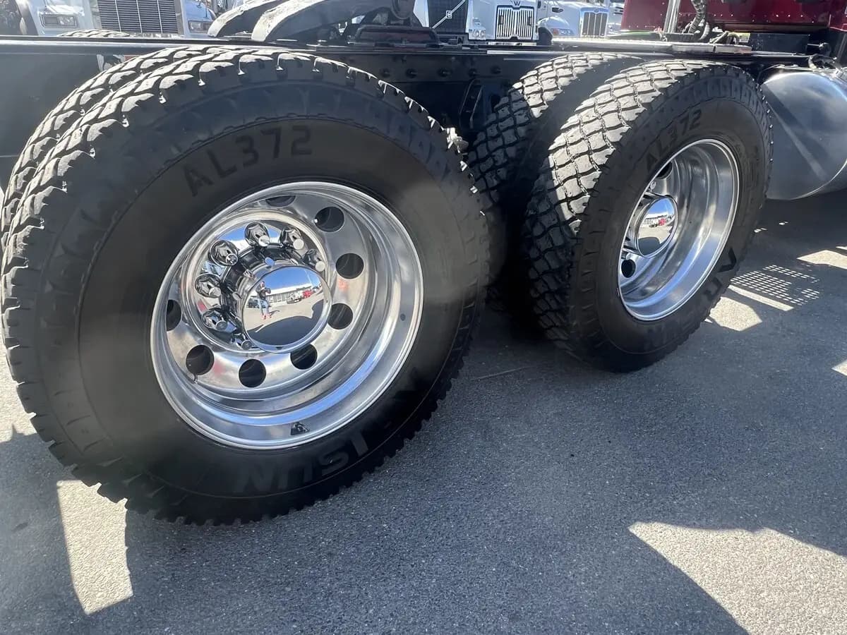 2024 Kenworth W900 — photo 17