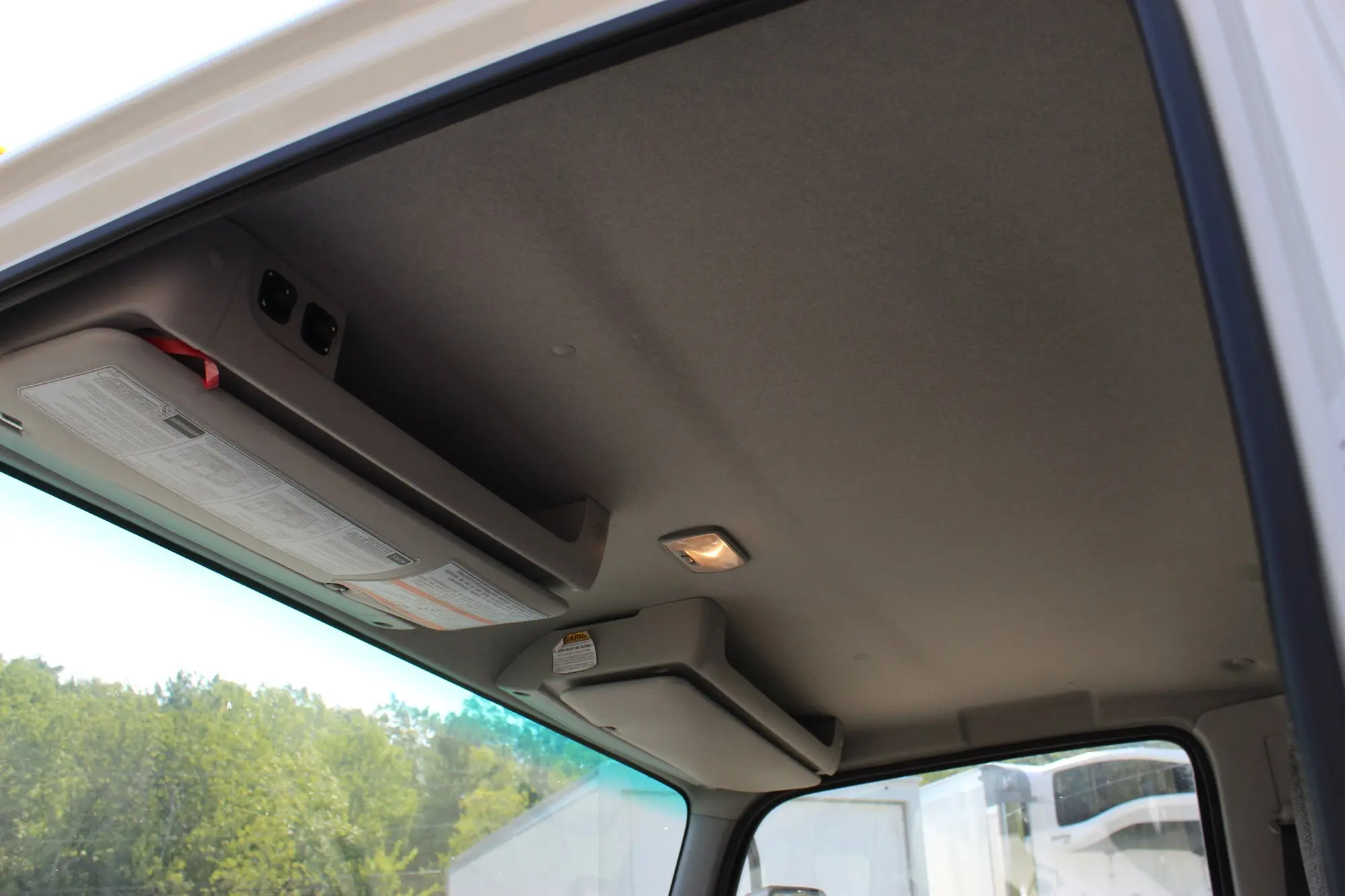 2024 Isuzu NRR — photo 26