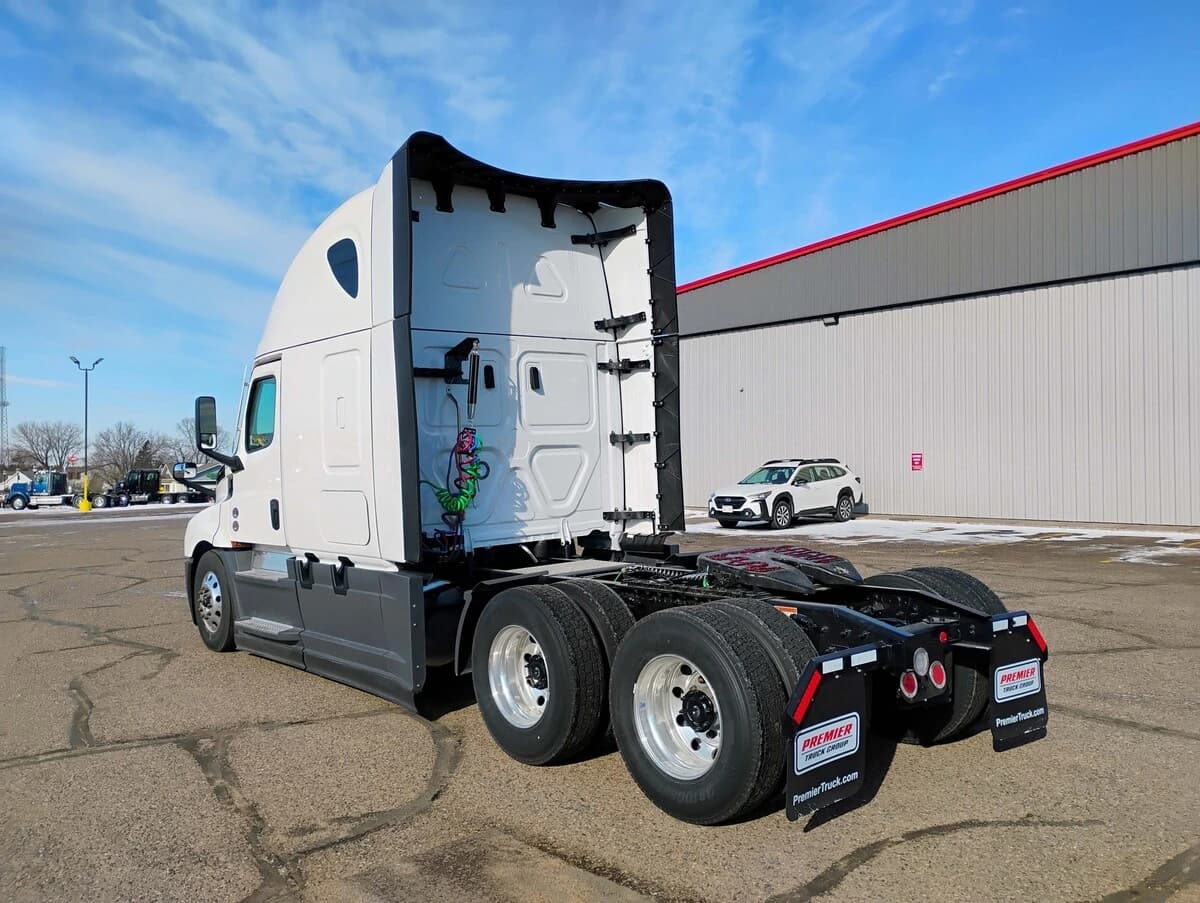 2026 Freightliner Cascadia — photo 7