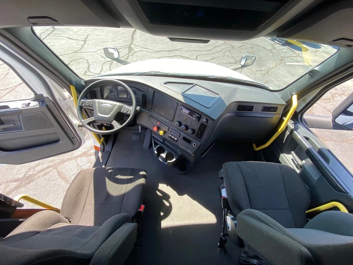 2024 Freightliner Cascadia — photo 14