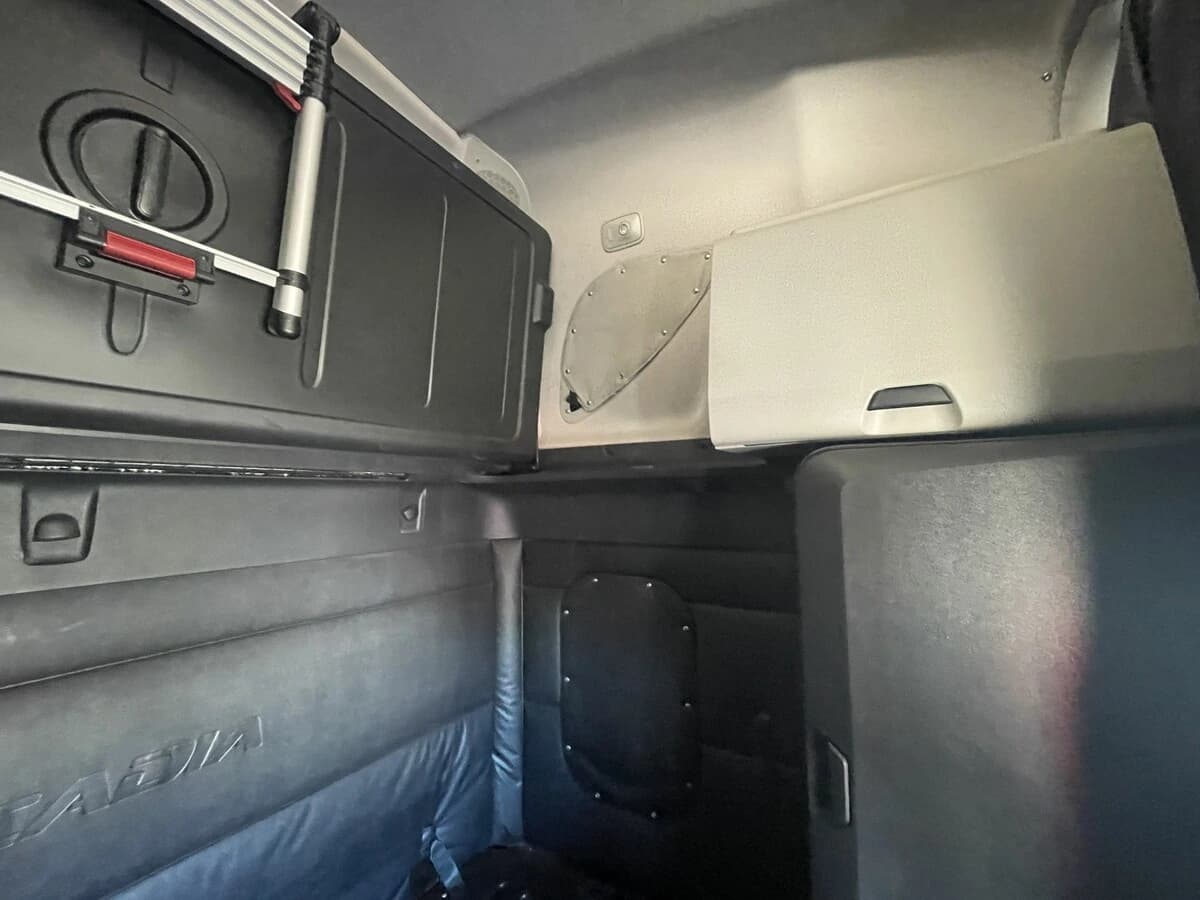 2023 Freightliner Cascadia — photo 32