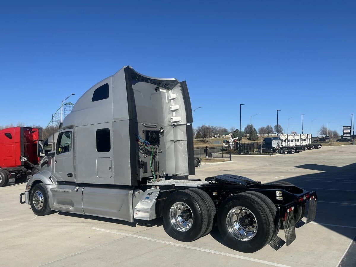 2023 Peterbilt 579 — photo 3