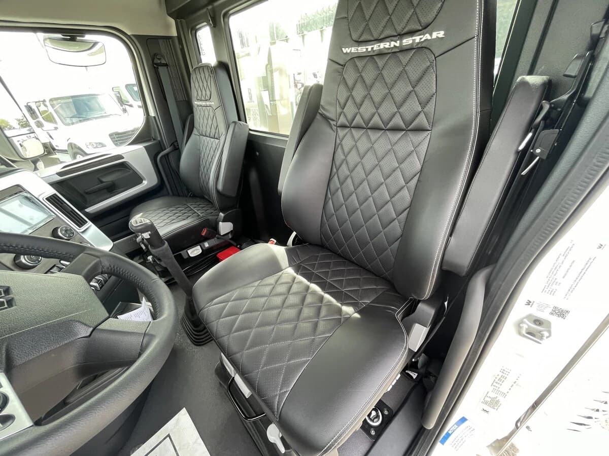 2027 Western Star 49X — photo 31