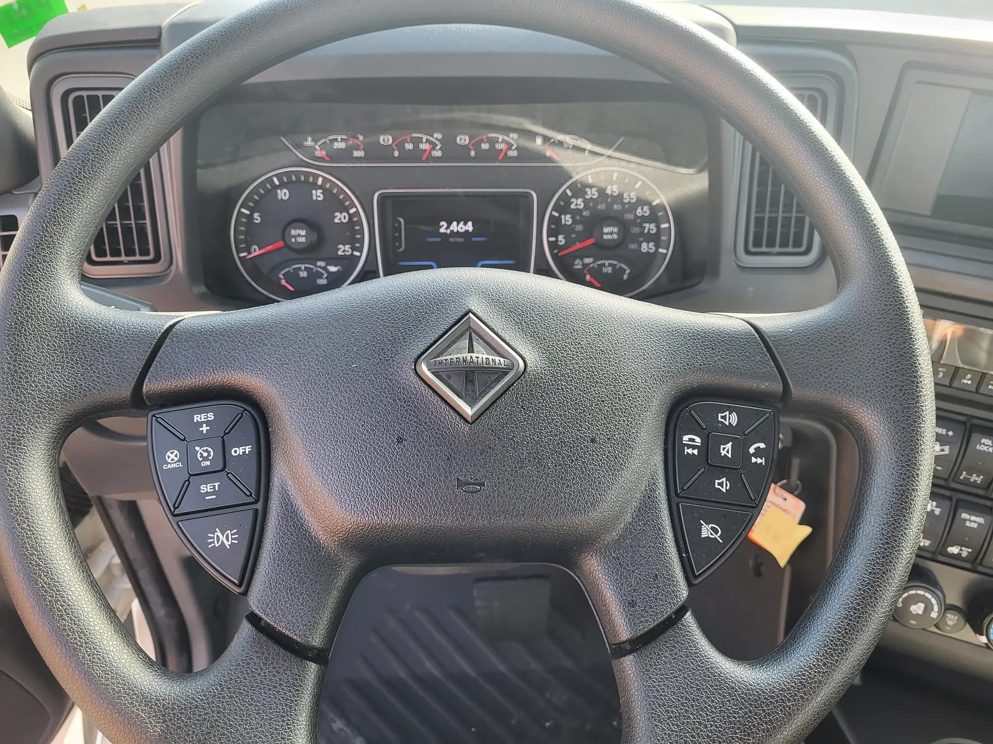 2025 International LT — photo 9