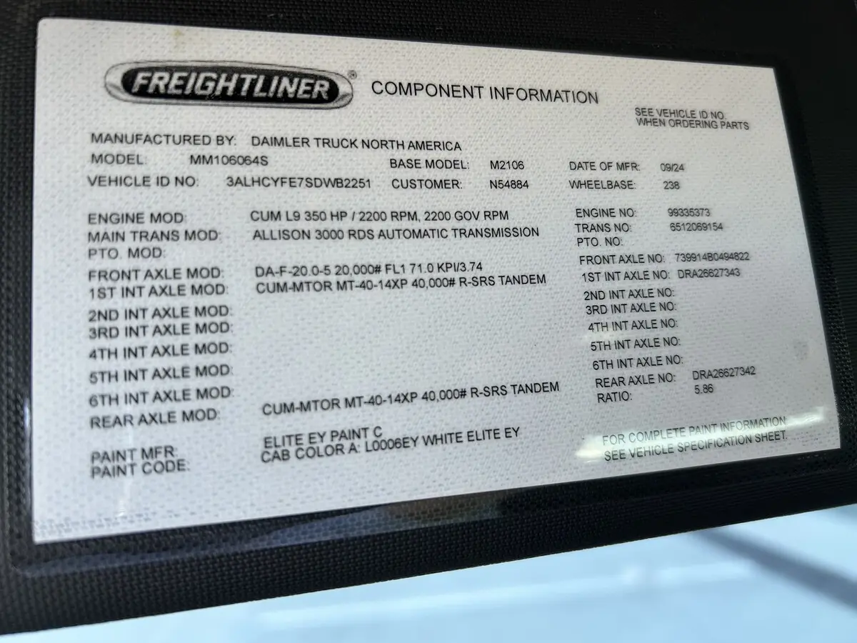 2025 Freightliner M2 106 — photo 13