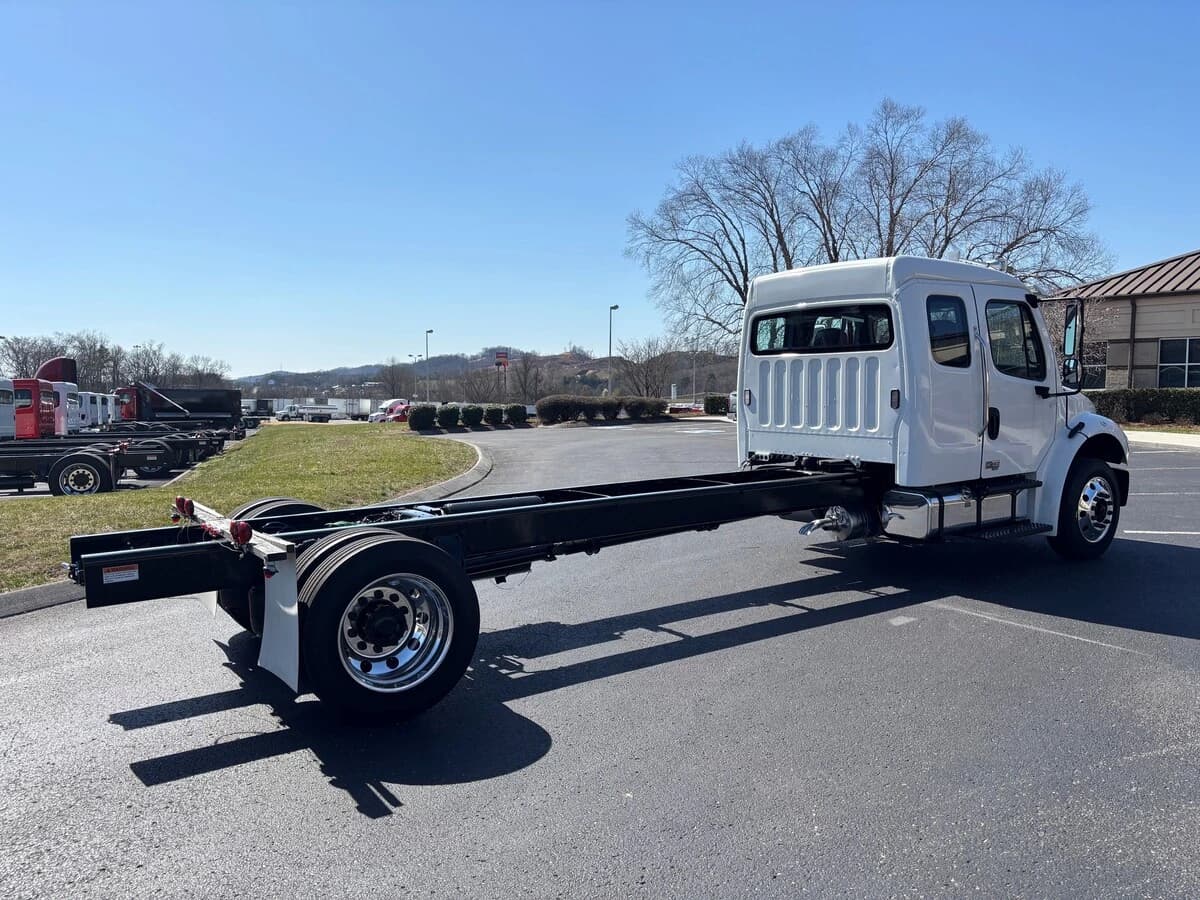 2025 Freightliner M2 106 — photo 5
