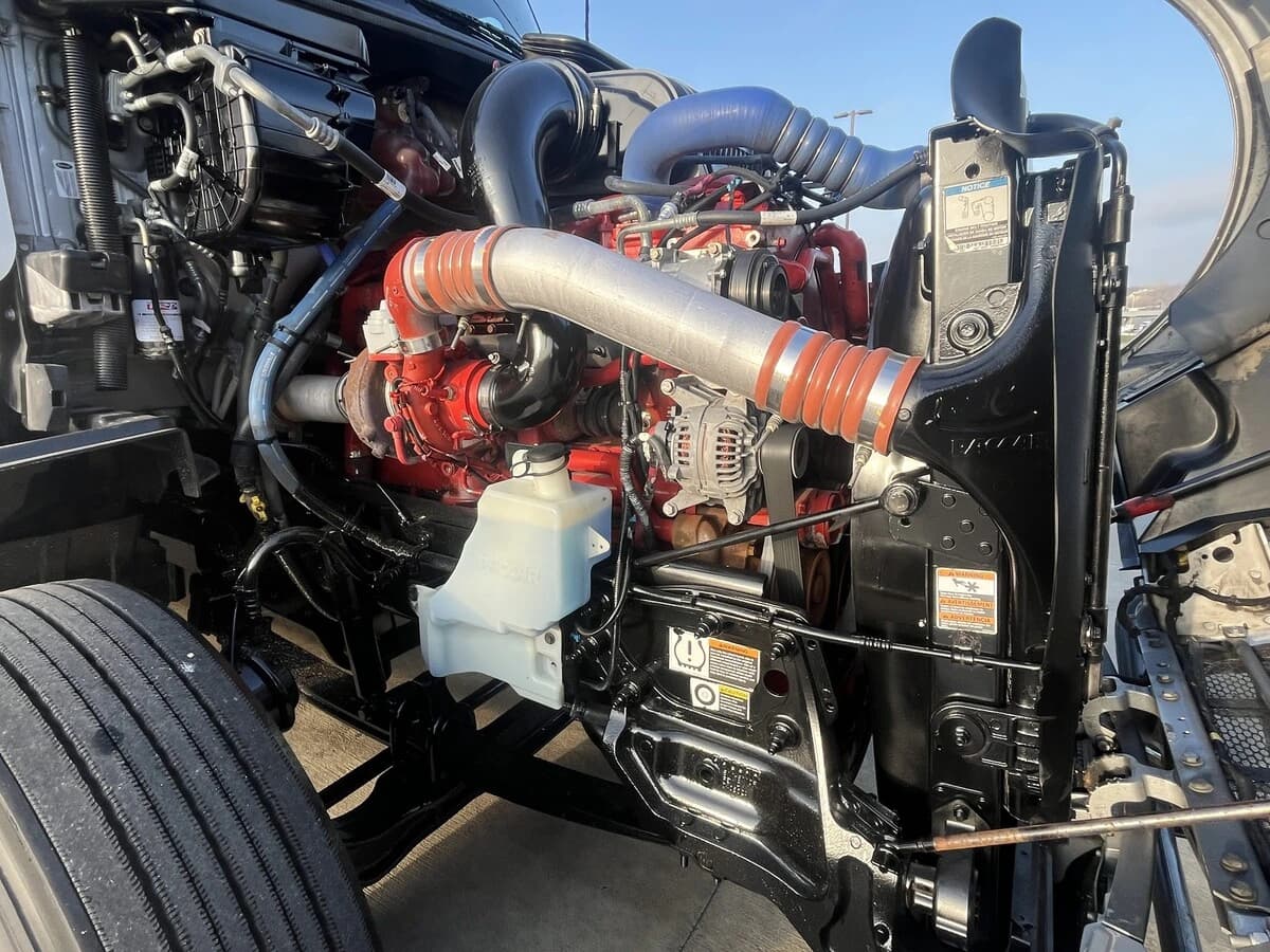 2023 Peterbilt 579 — photo 15