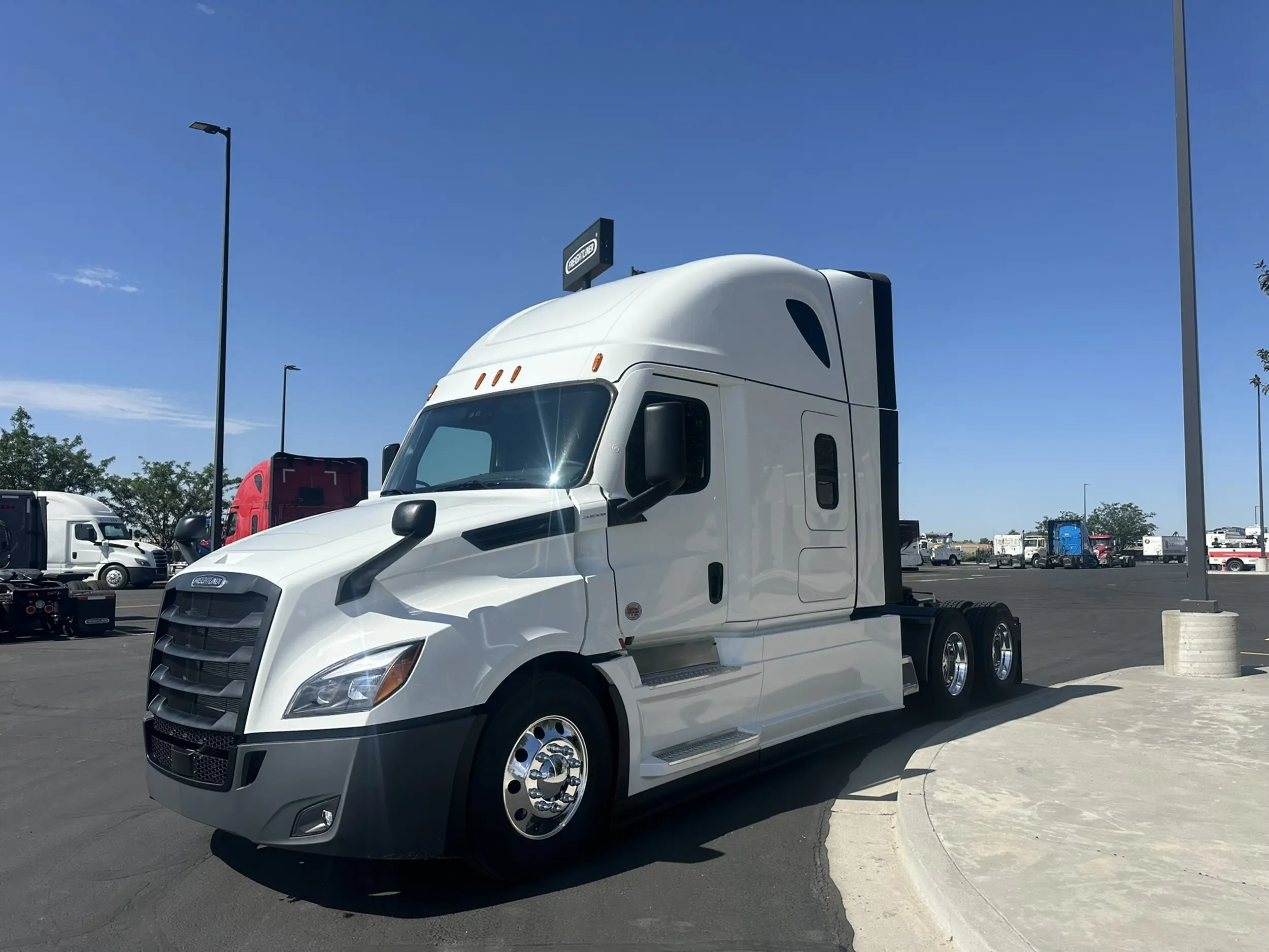 2026 Freightliner Cascadia — photo 2