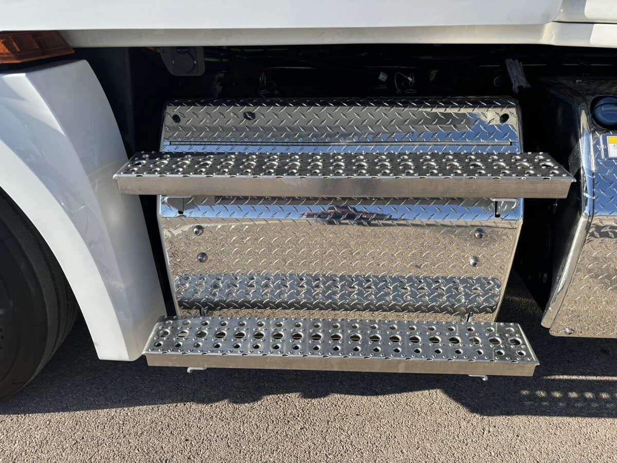 2026 Freightliner Cascadia — photo 11